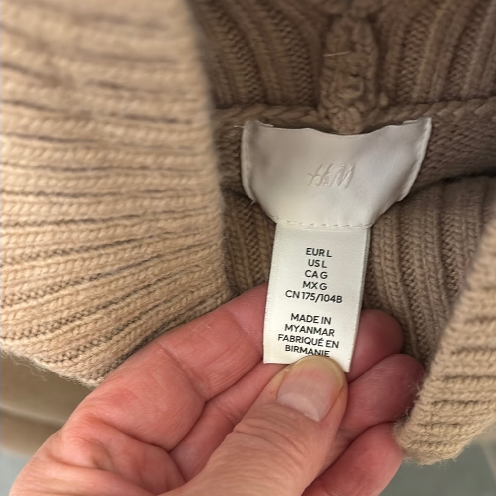 H&M Sweater - Picture 6 of 6